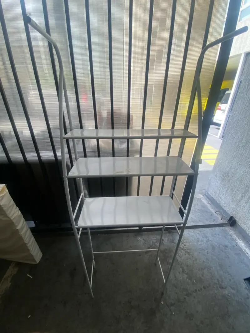 Estante de metal blanco para almacenamiento - 1