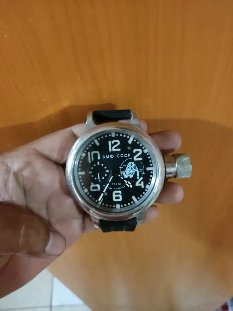 Reloj de pulsera estilo soviético con correa negra - 3
