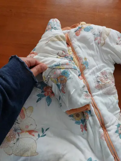 Saco de dormir para bebé con diseño de conejos - miniatura 3