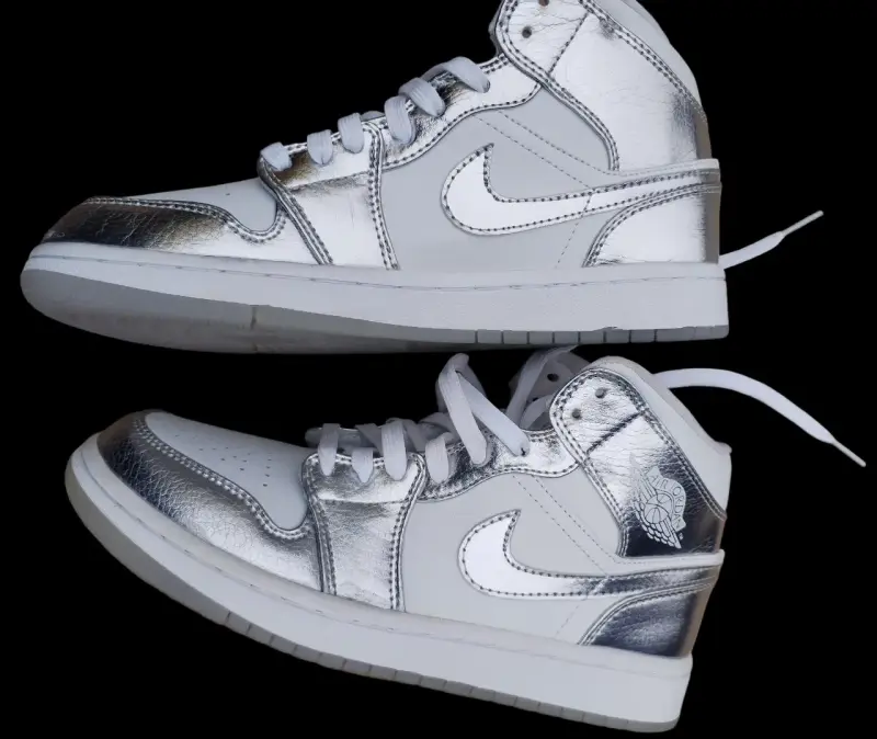 Zapatillas deportivas blancas y plateadas Air - 4