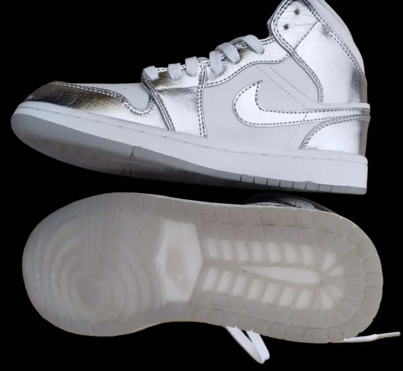 Zapatillas deportivas blancas y plateadas Air - 5