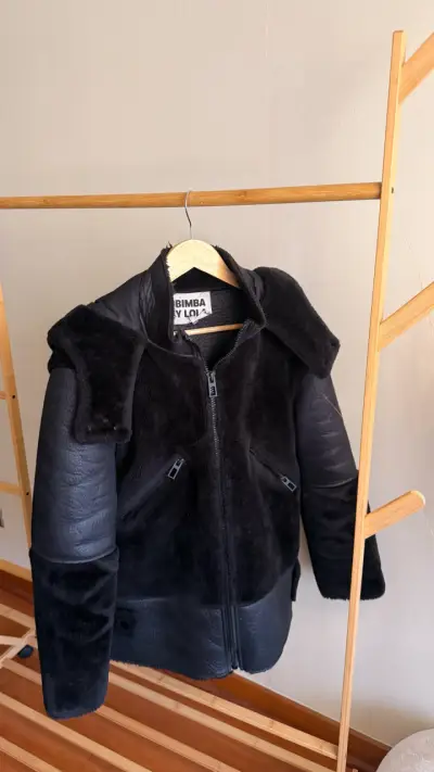 Chaqueta Negra Bimba y Lola con Capucha - miniatura 1