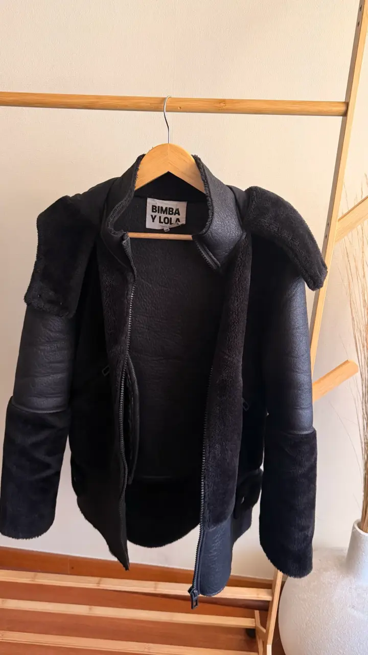 Chaqueta Negra Bimba y Lola con Capucha - 5