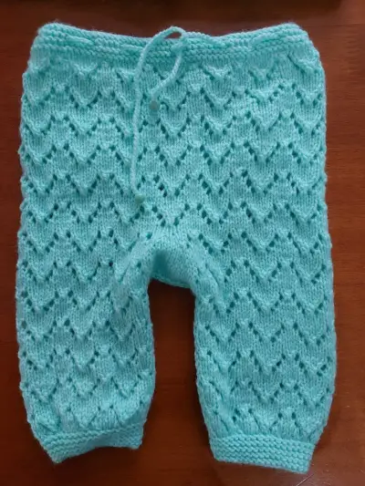Conjunto de bebé tejido a mano color celeste - miniatura 6