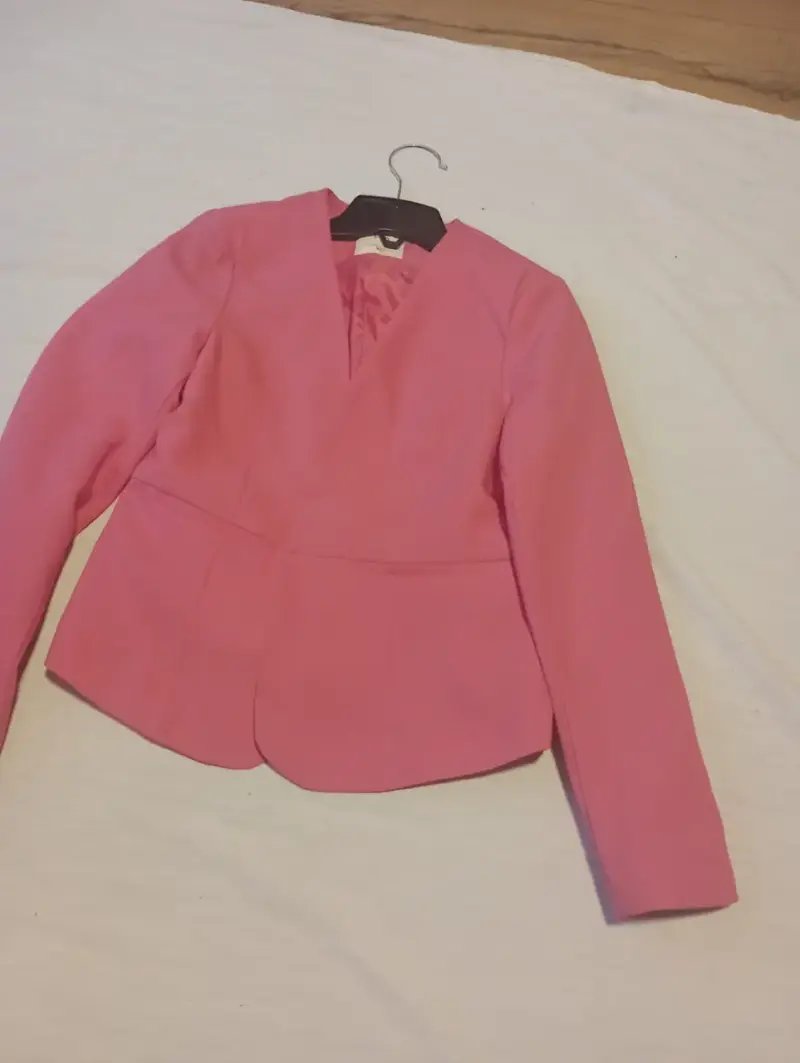 Blazer rosa para mujer en buen estado
