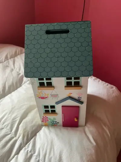 Casa de muñecas de madera plegable - miniatura 1