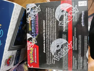 Caja de cartas Pokémon Fantasmas Luminosos sellada - miniatura 2