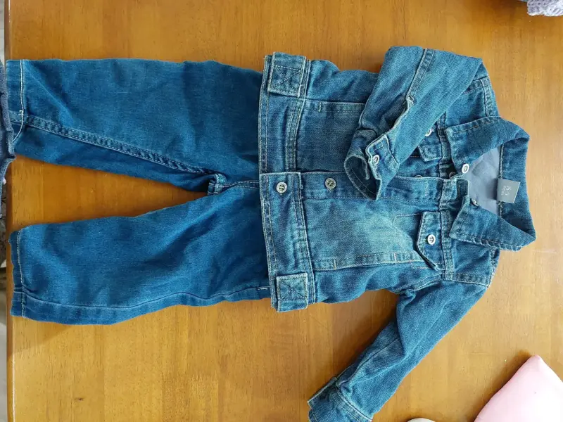 Conjunto de jeans y suéter para bebé niña - 2