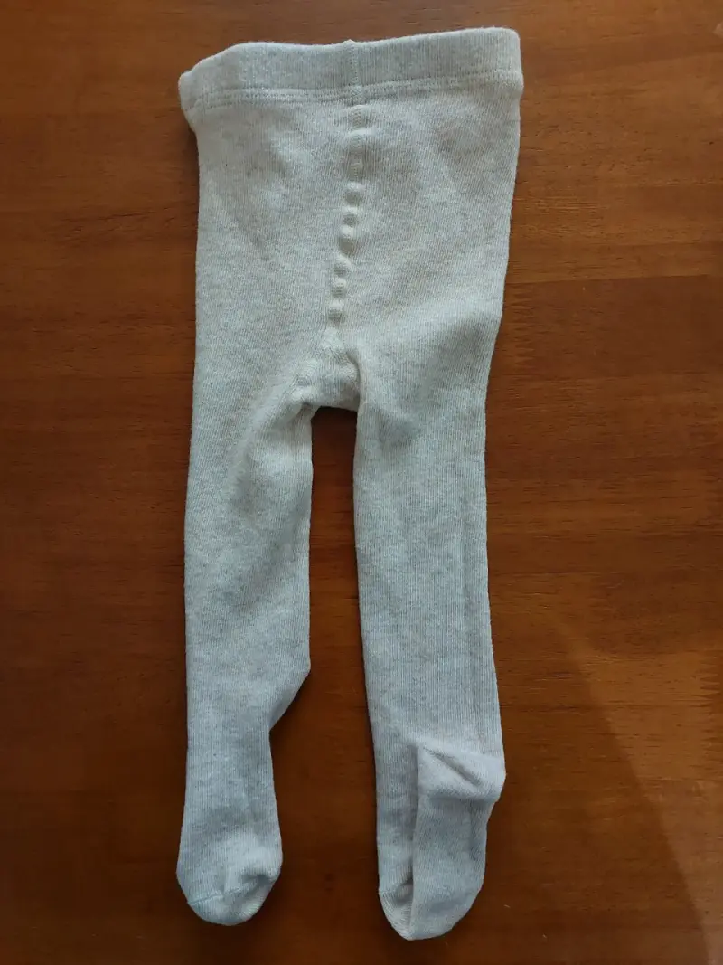Conjunto de niña con chaqueta de mezclilla bordada y enteritos - 5