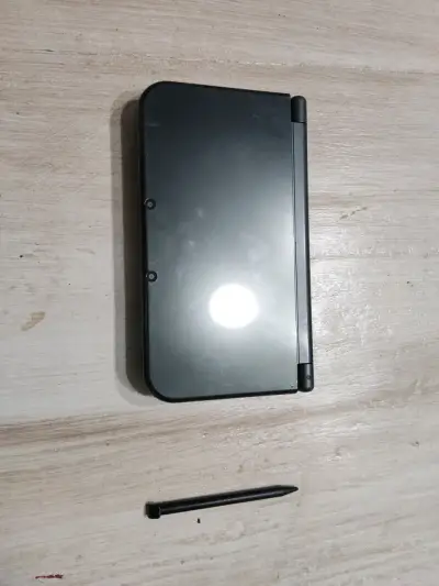 Consola New Nintendo 3DS XL con lápiz táctil - miniatura 1
