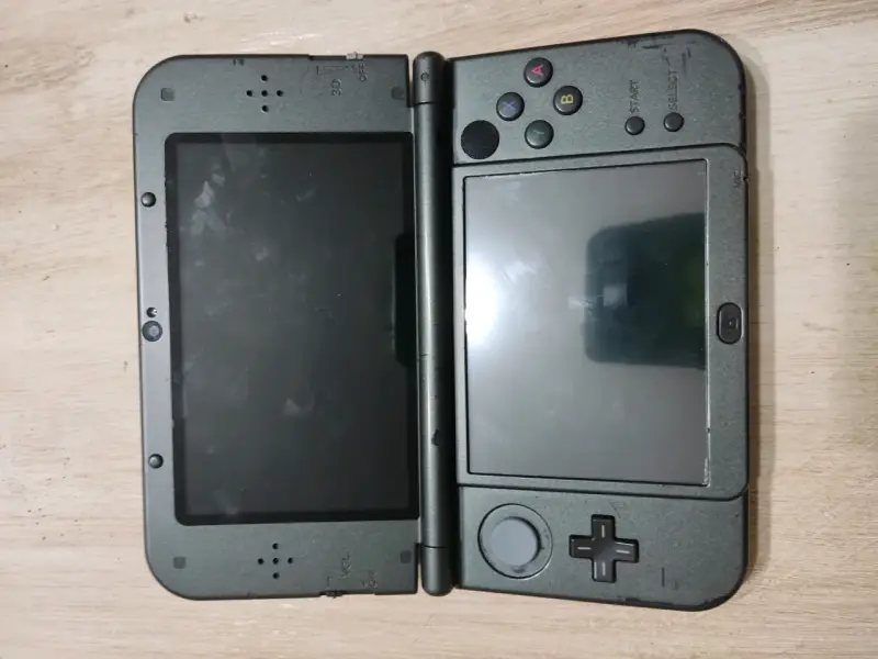 Consola New Nintendo 3DS XL con lápiz táctil - 4