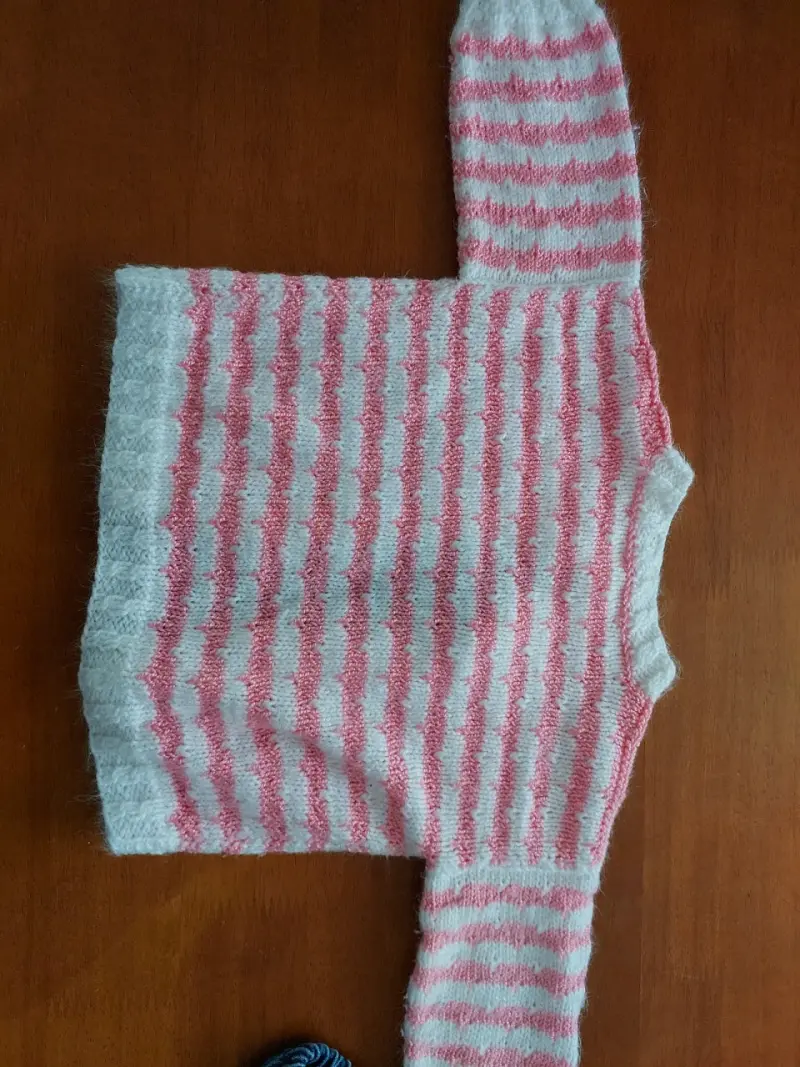 Chaleco de bebé tejido a rayas rosadas y blancas - 3