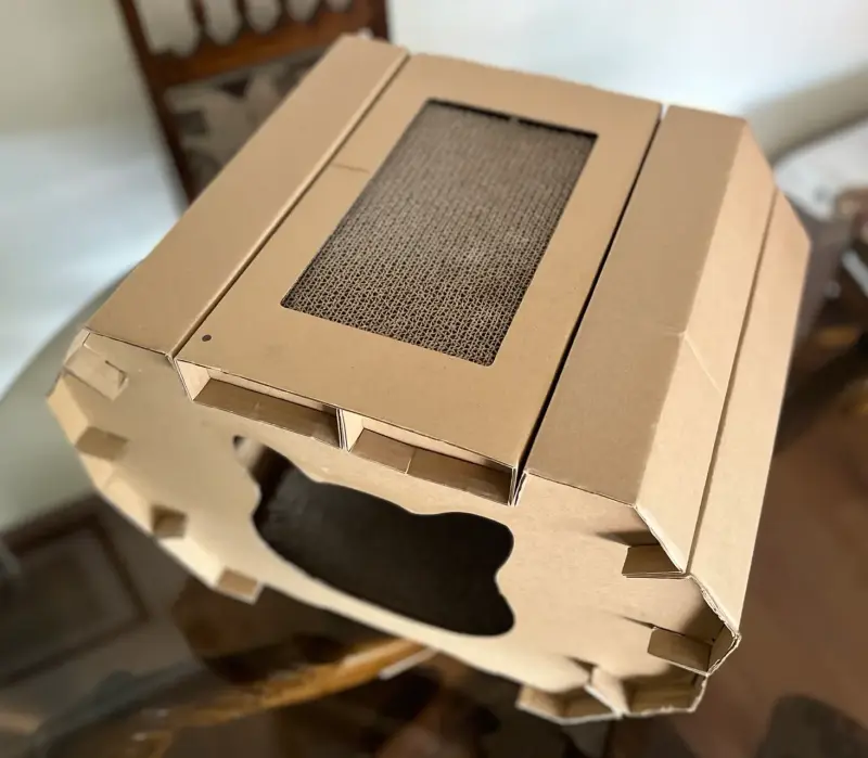 Casa de cartón para gatos con rascador - 3