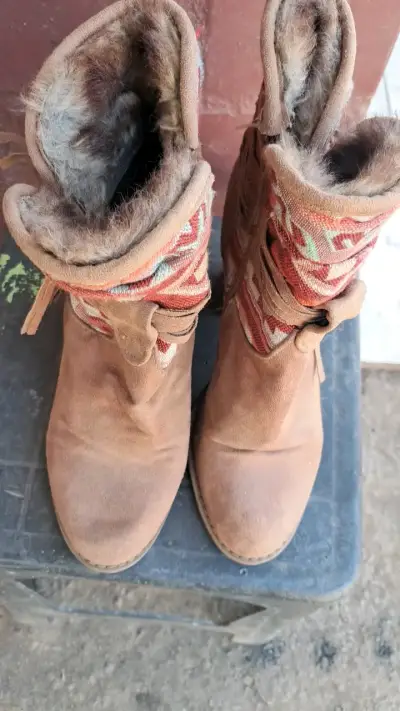 Botines de gamuza con diseño étnico - miniatura 1