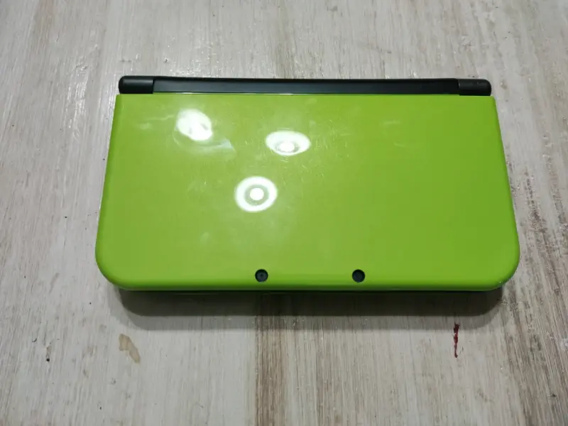 Consola New Nintendo 3DS LL verde con lápiz - 2