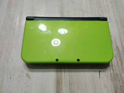 Consola New Nintendo 3DS LL verde con lápiz - miniatura 2