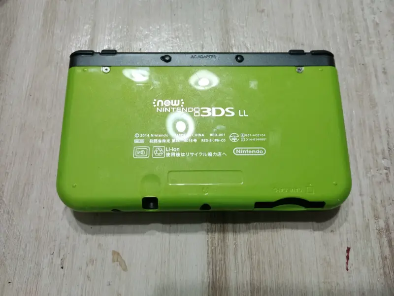 Consola New Nintendo 3DS LL verde con lápiz - 3