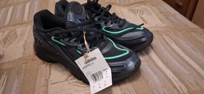 Zapatillas deportivas Adidas Orketro 2.0 negras y verdes - miniatura 2