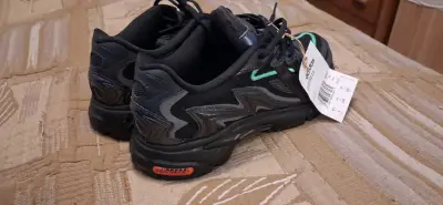 Zapatillas deportivas Adidas Orketro 2.0 negras y verdes - miniatura 4
