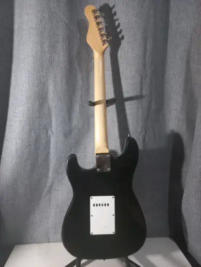 Guitarra eléctrica Stratocaster color sunburst - miniatura 2