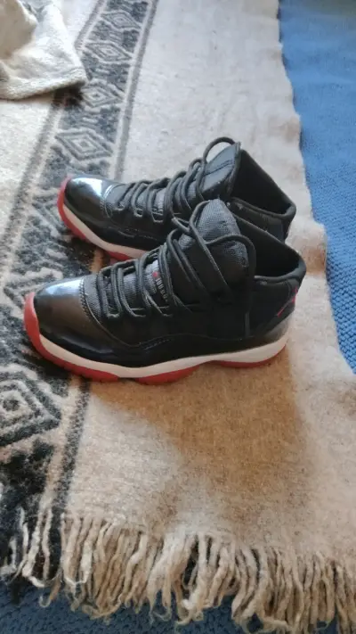 Zapatillas jordan 11 g5 negro y rojo - miniatura 2