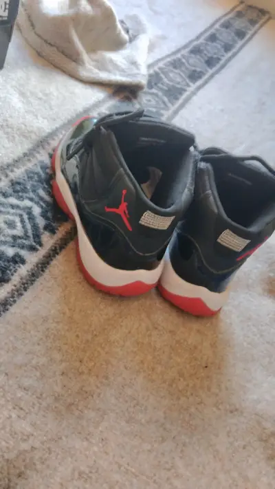 Zapatillas jordan 11 g5 negro y rojo - miniatura 3