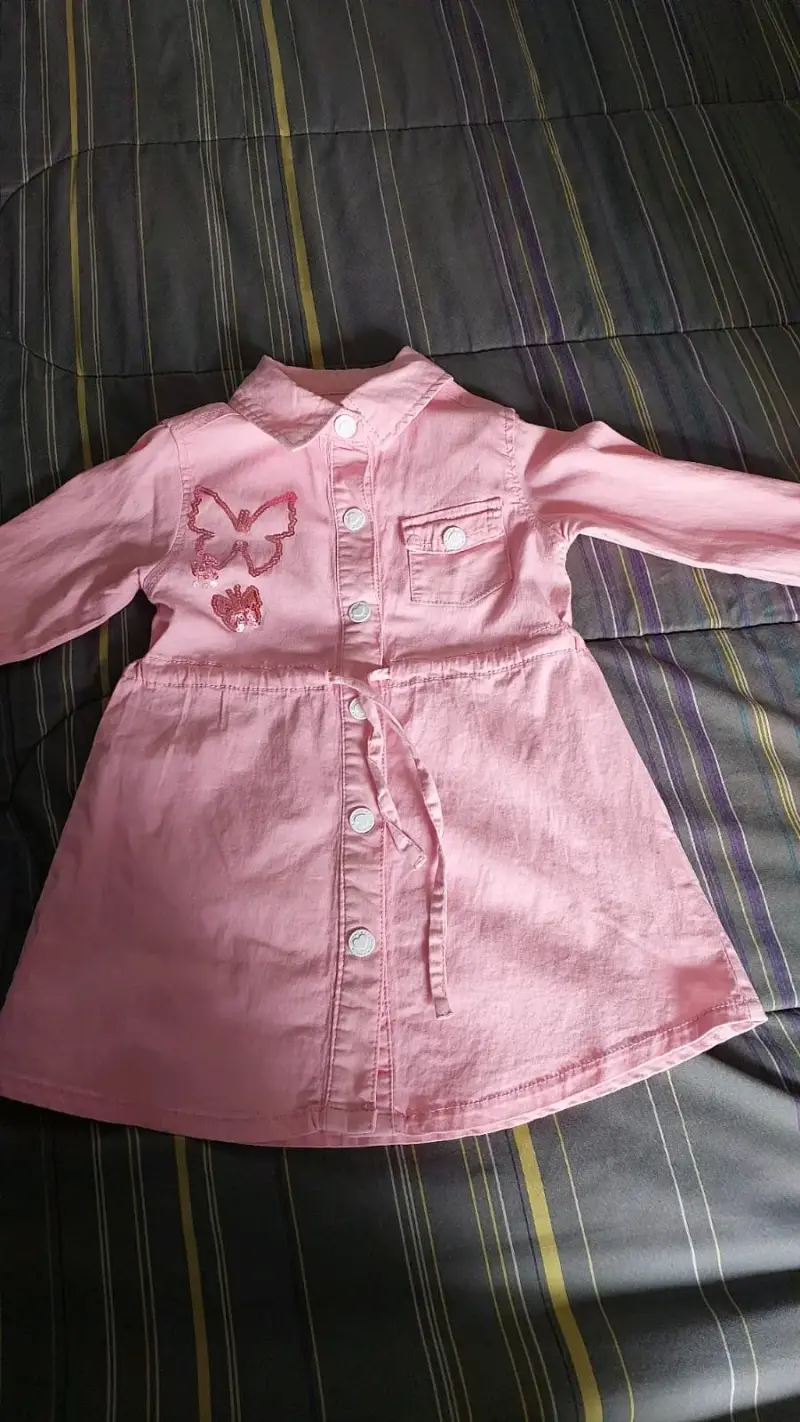 Vestido rosa para niña con diseño de mariposas - 2