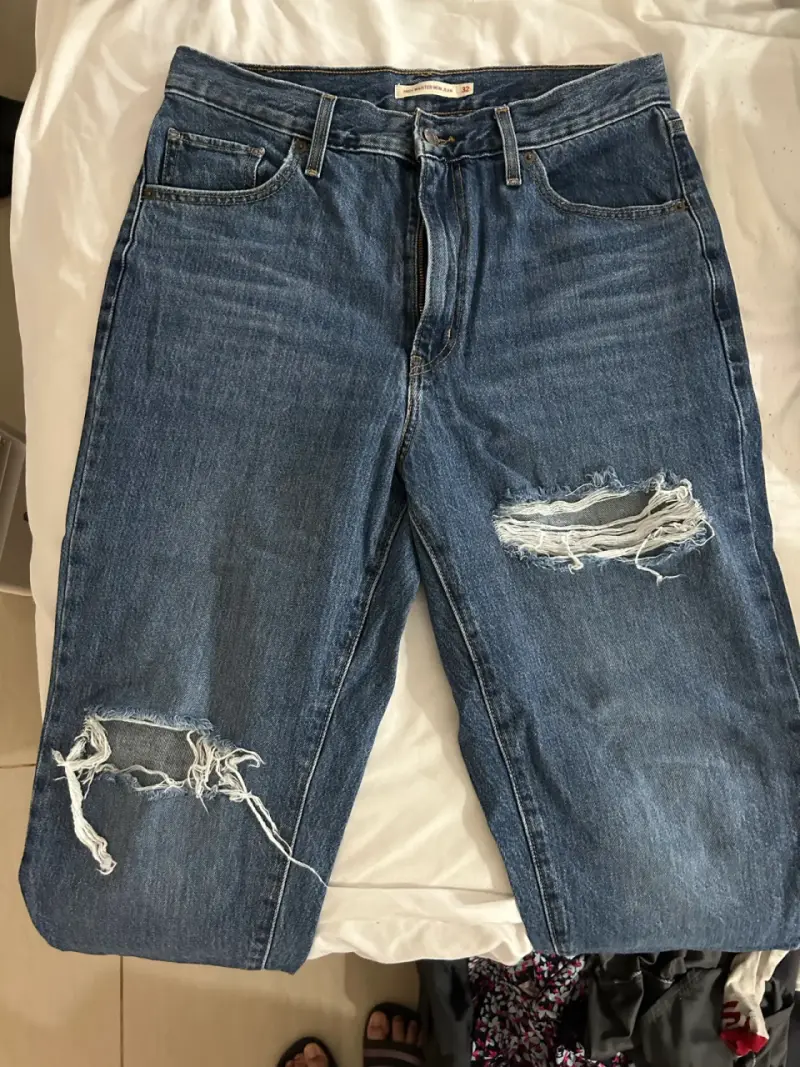 Jeans Levi's desgastados para mujer (talla 44) - 2