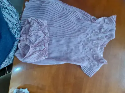 Vestido de niña plisado color lila con flores - miniatura 1