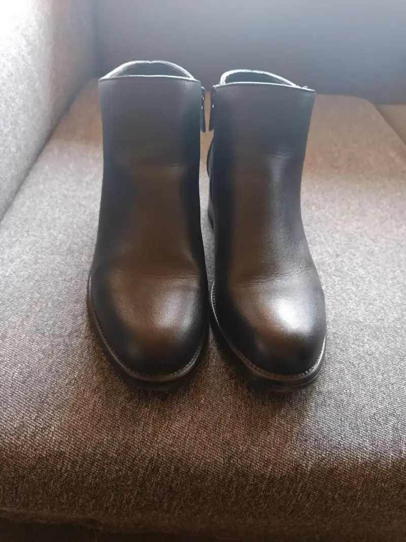 Botines de cuero negro para mujer en buen estado - 3