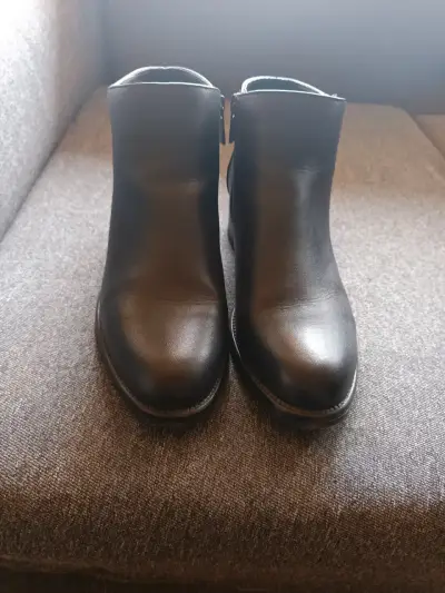 Botines de cuero negro para mujer en buen estado - miniatura 3