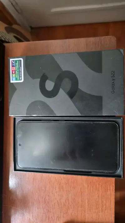 Smartphone Samsung Galaxy S22 en buen estado - miniatura 2