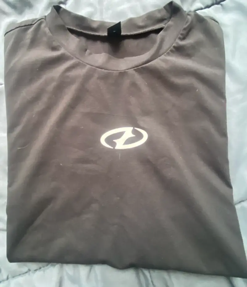 Polera deportiva negra con diseño blanco talla Xl - 4