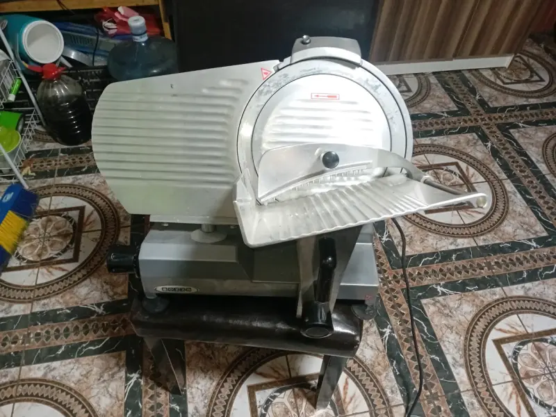 Cortadora de fiambres profesional usada - 1