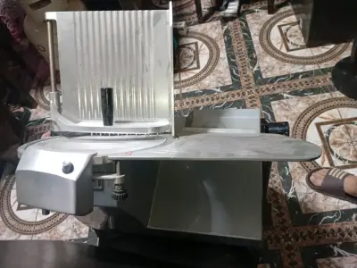 Cortadora de fiambres profesional usada - miniatura 2