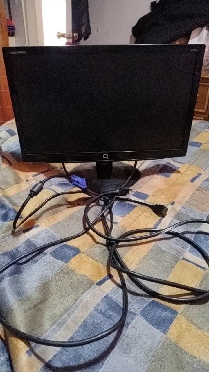 Monitor Compaq 18 pulgadas con cables - 2