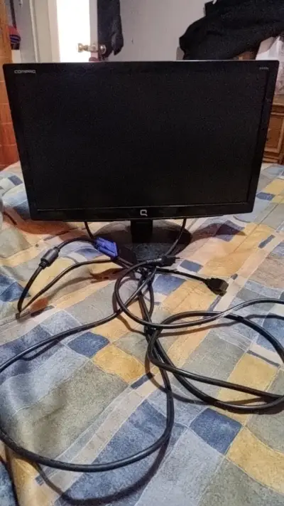 Monitor Compaq 18 pulgadas con cables - miniatura 2