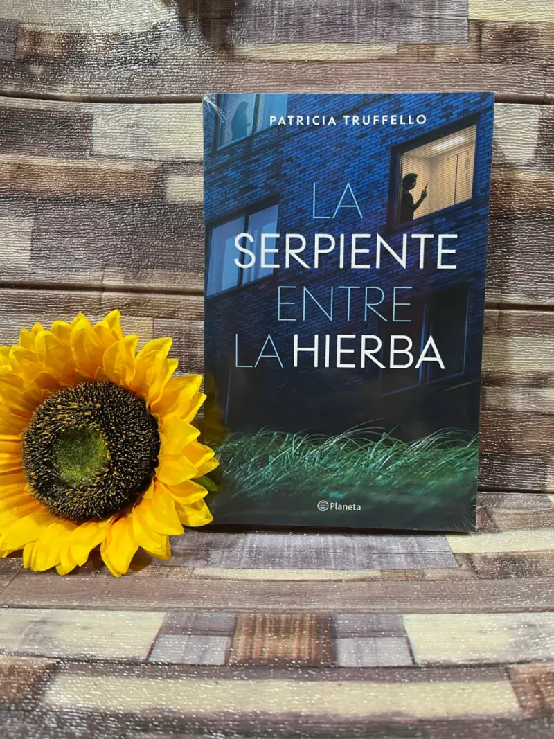 Libro 'La Serpiente Entre La Hierba' de Patricia Truffello