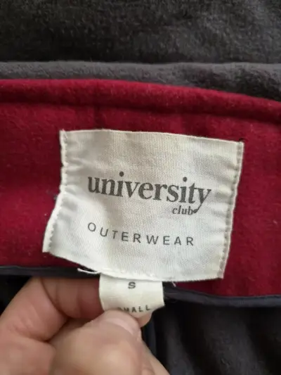 Abrigo rojo con capucha para mujer - miniatura 5