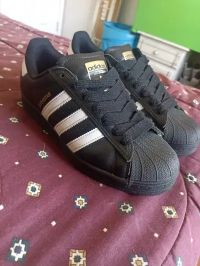 Adidas Superstar talla 39.5 - miniatura 1