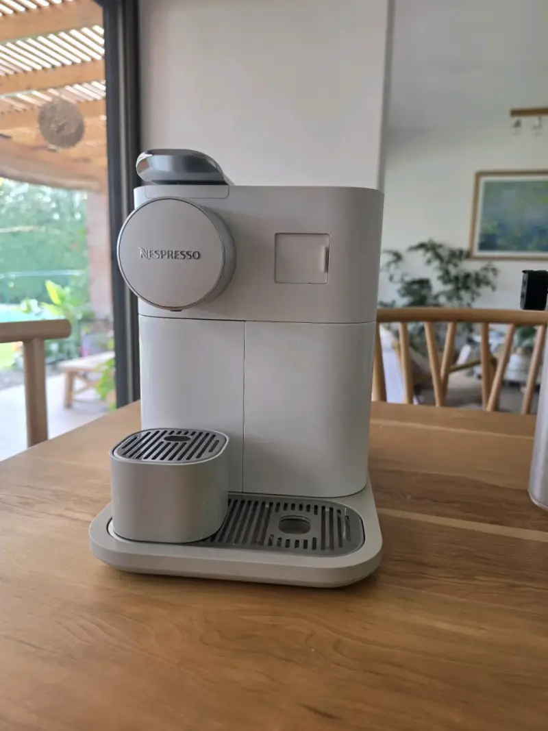 Cafetera Nespresso Gran Lattisima Touch Blanca - 5