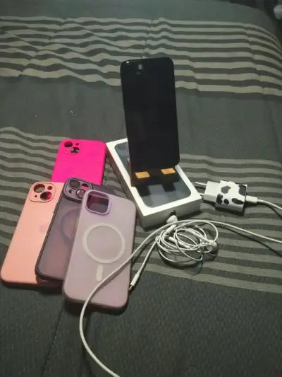 iPhone 13 128GB en excelente estado con accesorios - miniatura 2