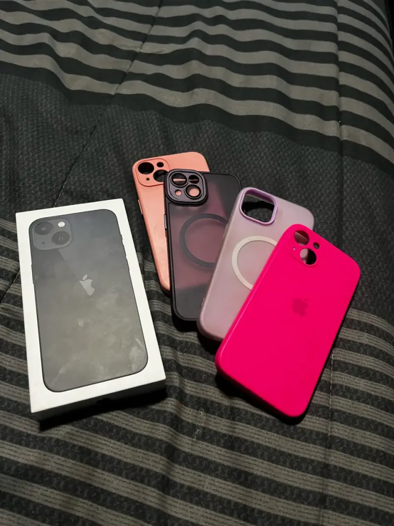 iPhone 13 128GB en excelente estado con accesorios - 5