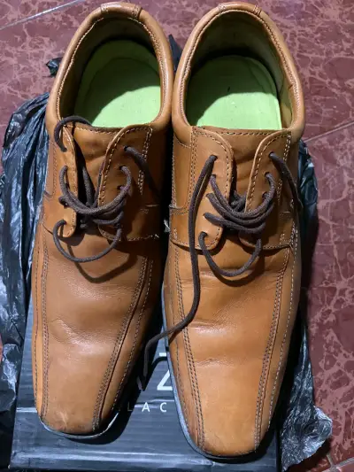 Zapatos de vestir para hombre en negro y marr - miniatura 5
