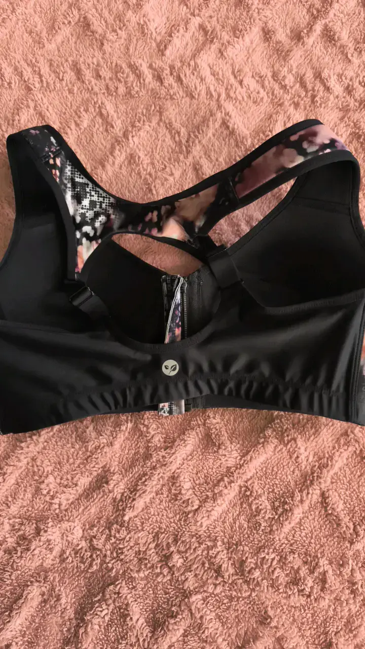 Top deportivo con estampado abstracto y cierre frontal - 2