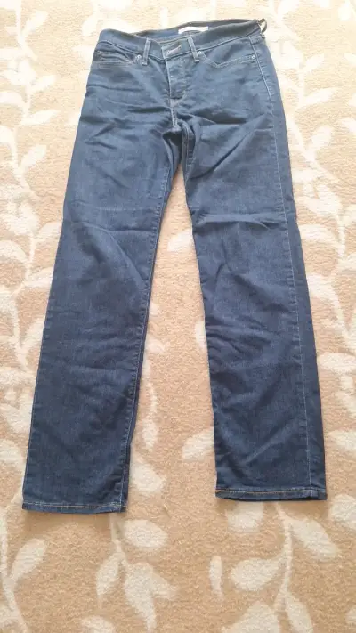 Jeans de mezclilla azul para mujer - miniatura 1