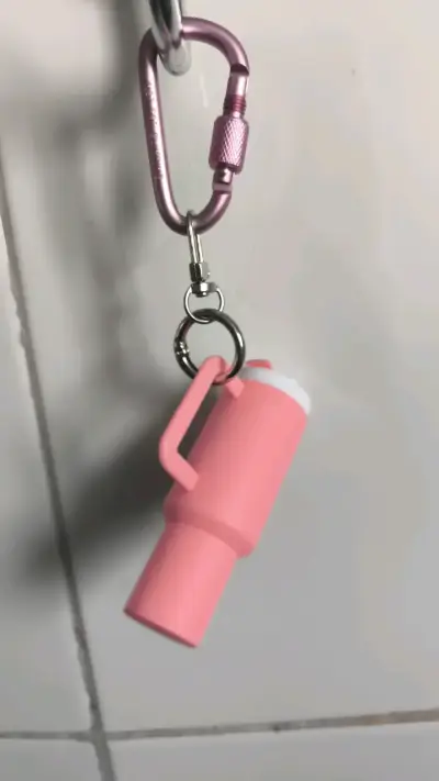 Llavero Botella Rosa con Mosquetón - miniatura 5