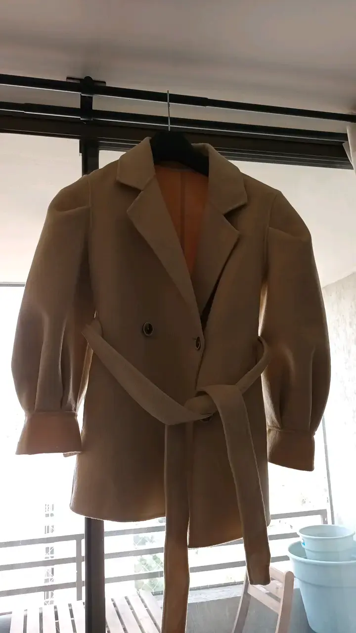Abrigo Vero Moda beige con cinturón - 1