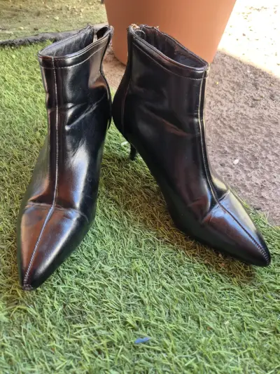 Botines de cuero sintético negro con tacón bajo - miniatura 4