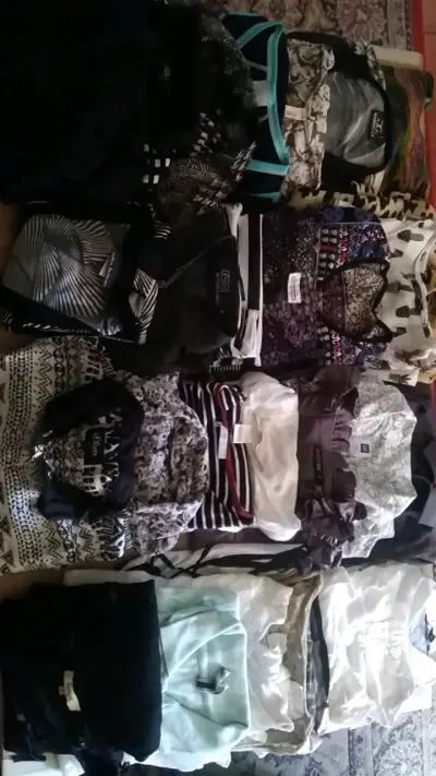 Lote de 31 poleras de verano variada para mujer - miniatura 1